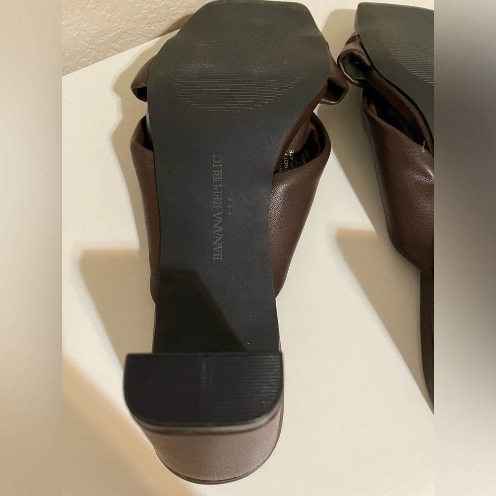 Chocolate Brown Banana Republic kitten heels-like new! - Picture 6 of 7